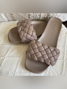 Qupid Braided Slide Sandals in Taupe